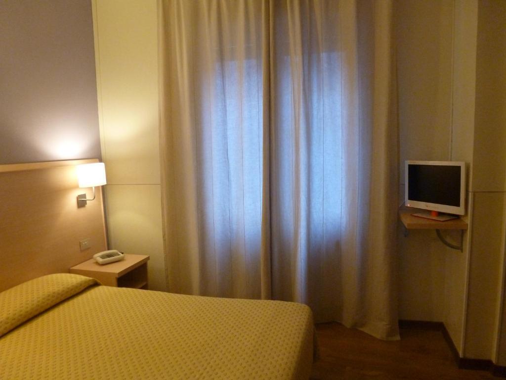 Hotel Da Cesare Stresa Quarto foto