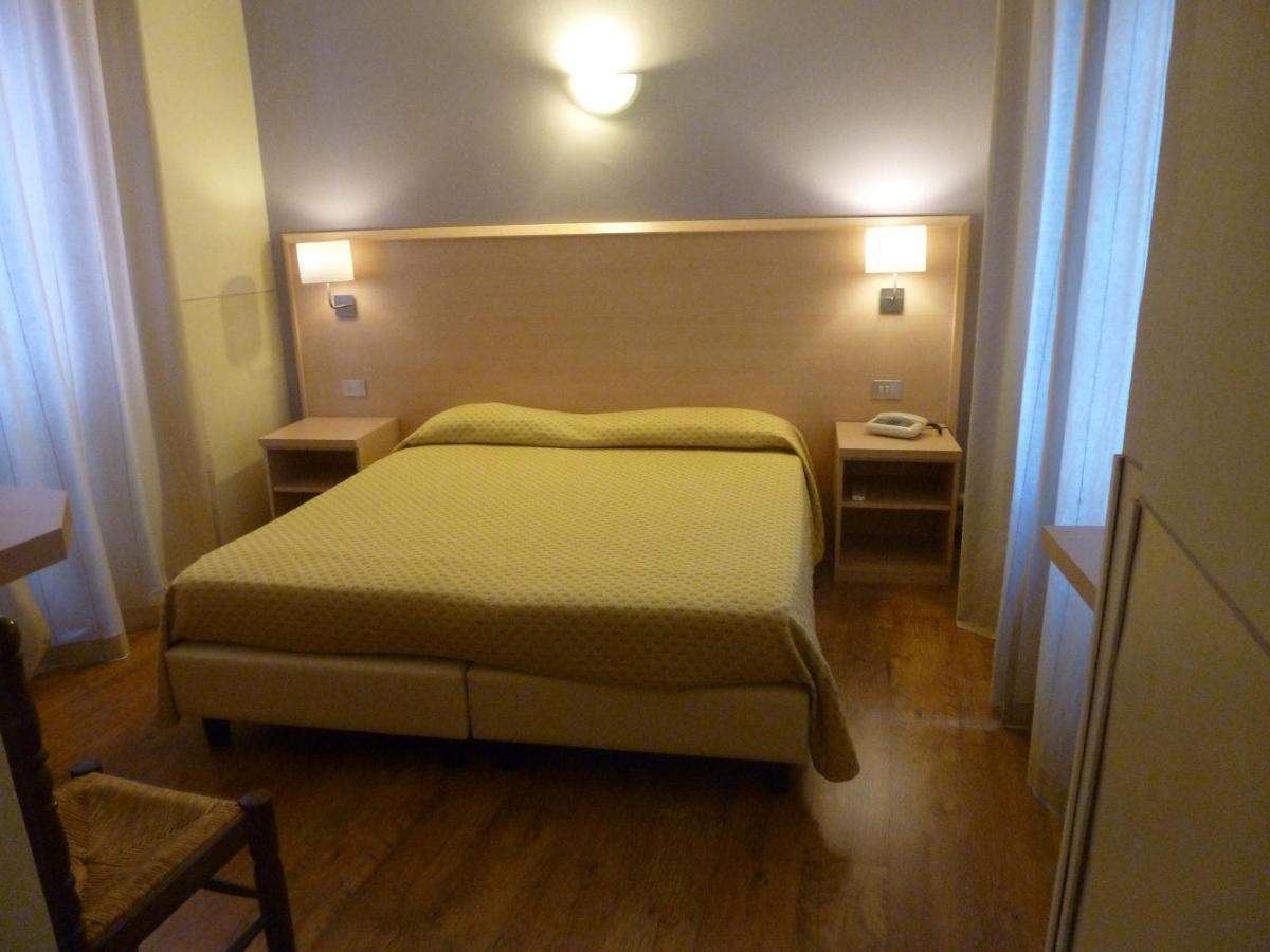 Hotel Da Cesare Stresa Quarto foto